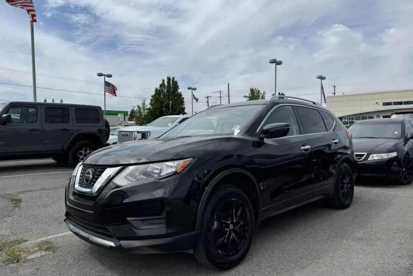 2020 Nissan Rogue SV photo 1