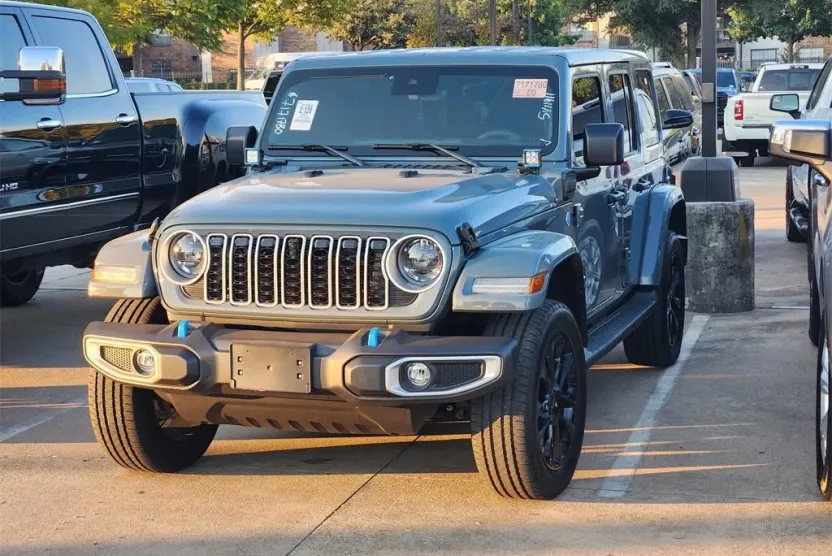 2024 Jeep Wrangler 4xe Sahara photo 1