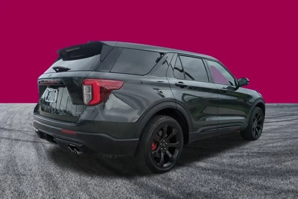 2022 Ford Explorer ST photo 1