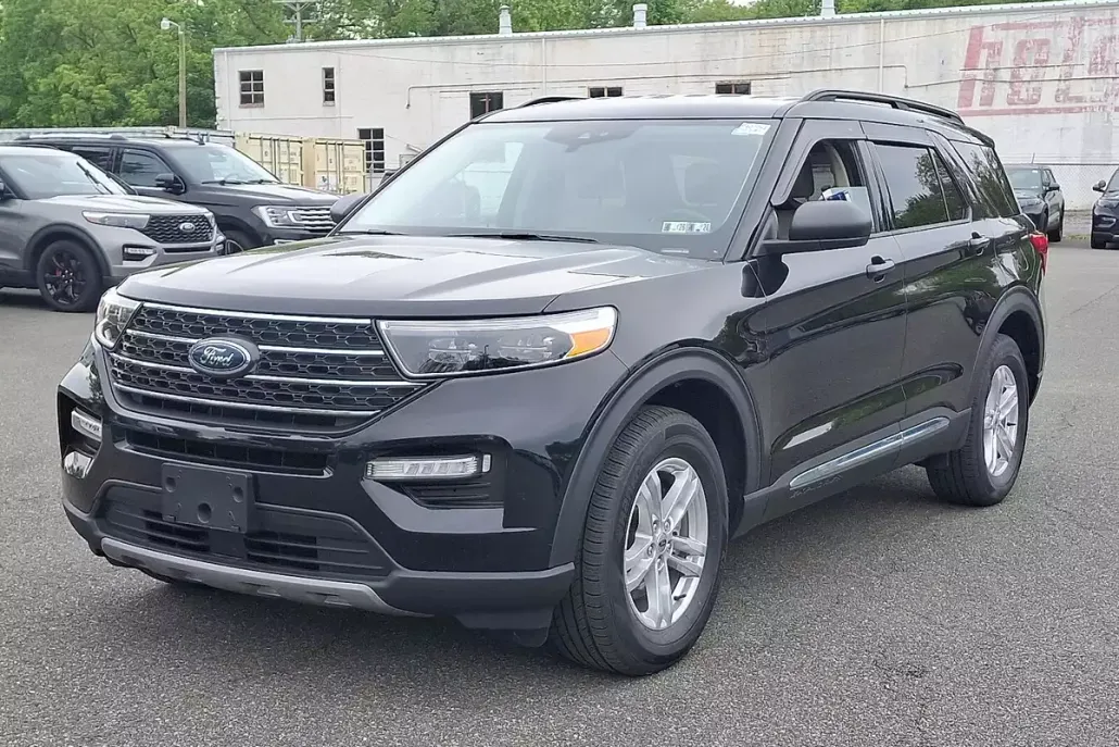 2022 Ford Explorer XLT photo 1