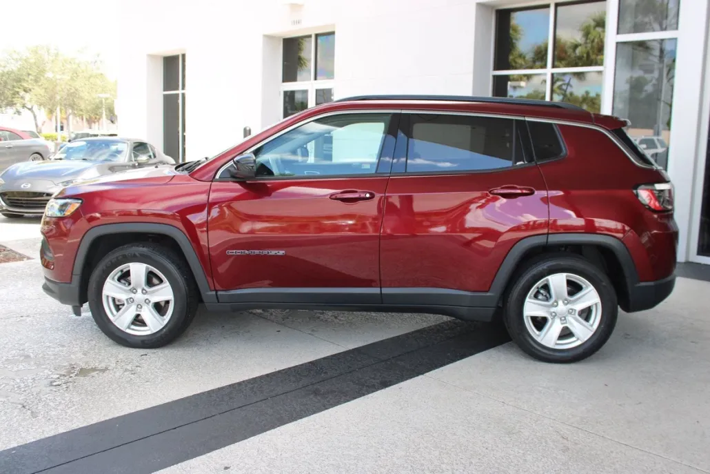 2022 Jeep Compass Latitude photo 1