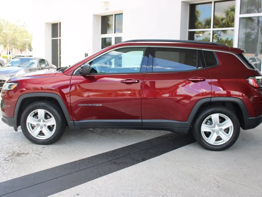 2022 Jeep Compass Latitude photo 1