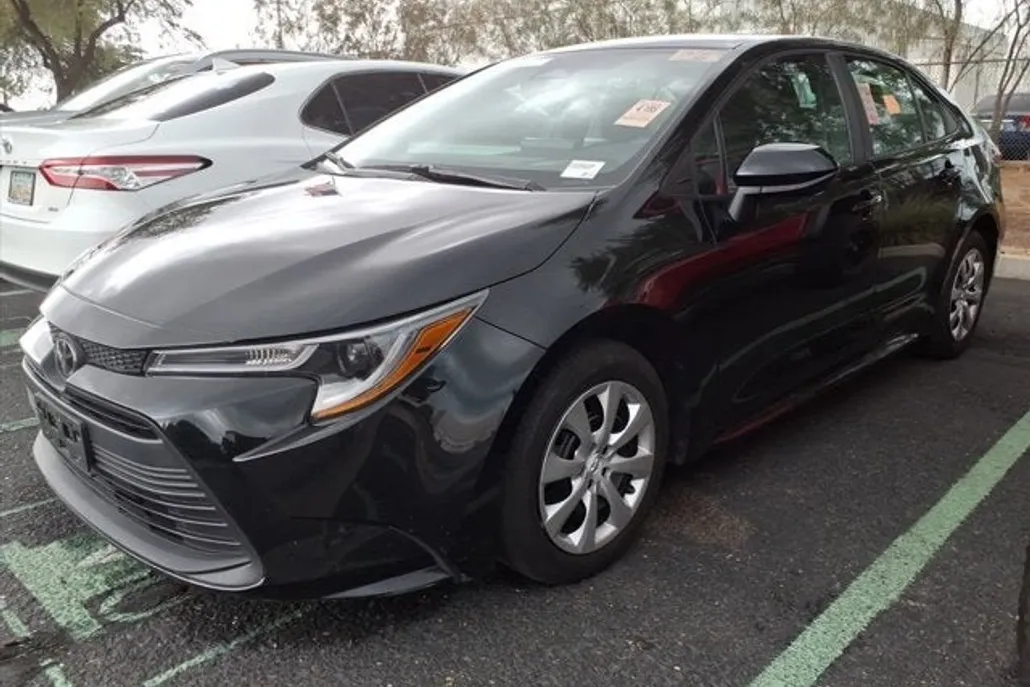 2024 Toyota Corolla LE photo 1