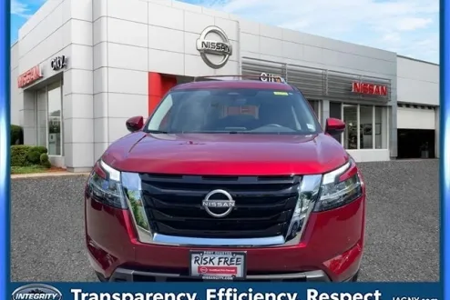 2024 Nissan Pathfinder SL photo 2