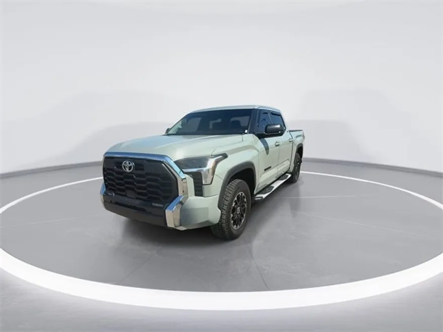 2022 Toyota Tundra SR5 CrewMax photo 4
