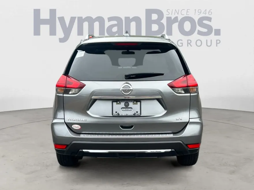 2017 Nissan Rogue SV photo 3