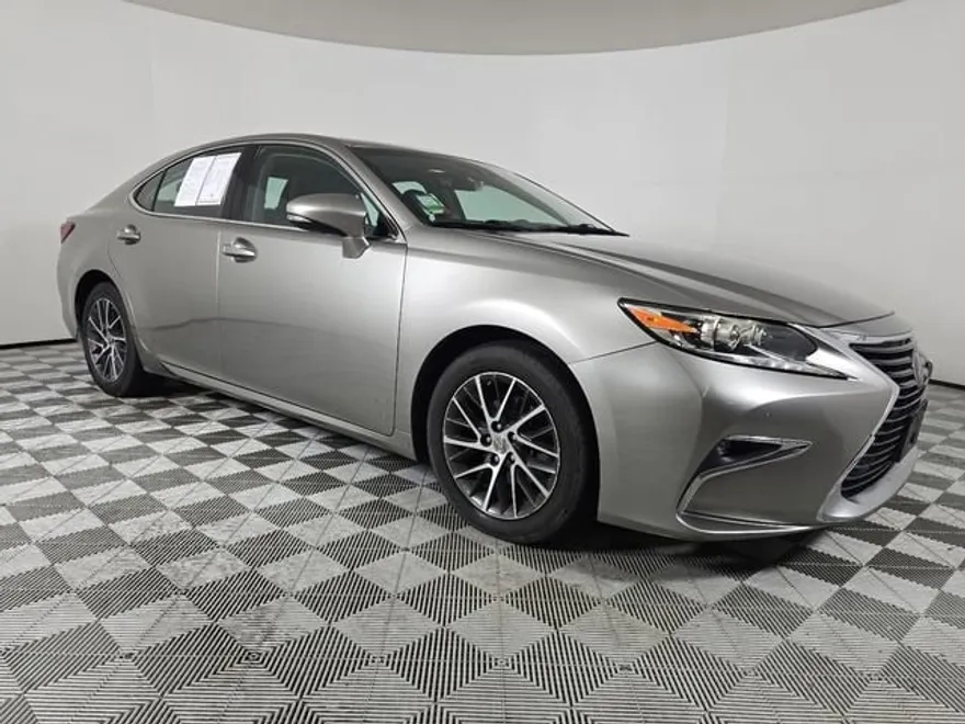 2016 Lexus ES 350 photo 1
