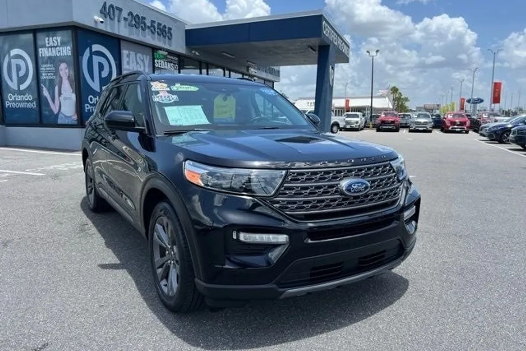 2022 Ford Explorer XLT photo 1
