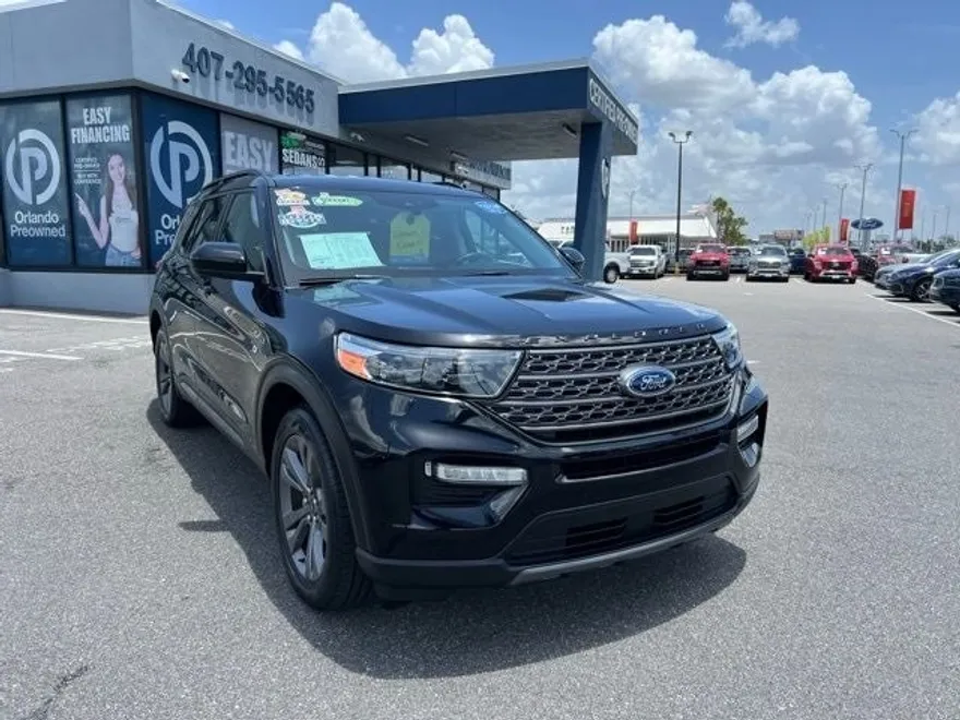 2022 Ford Explorer XLT photo 1
