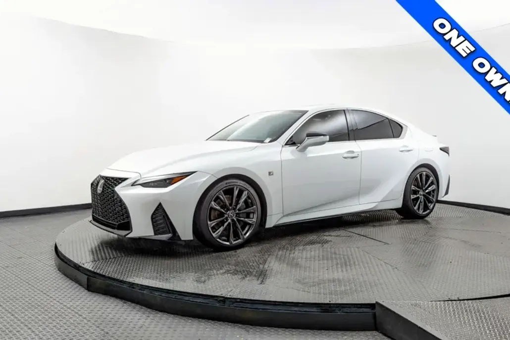 2022 Lexus IS 350 F SPORT photo 1