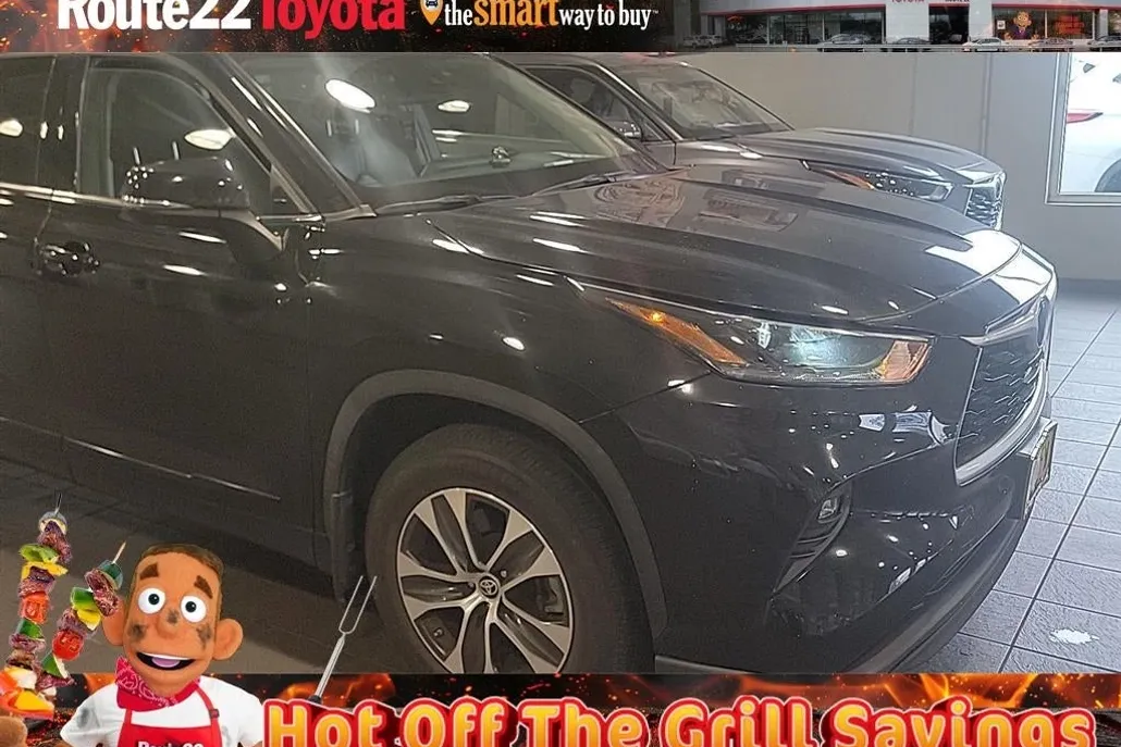 2021 Toyota Highlander XLE photo 1