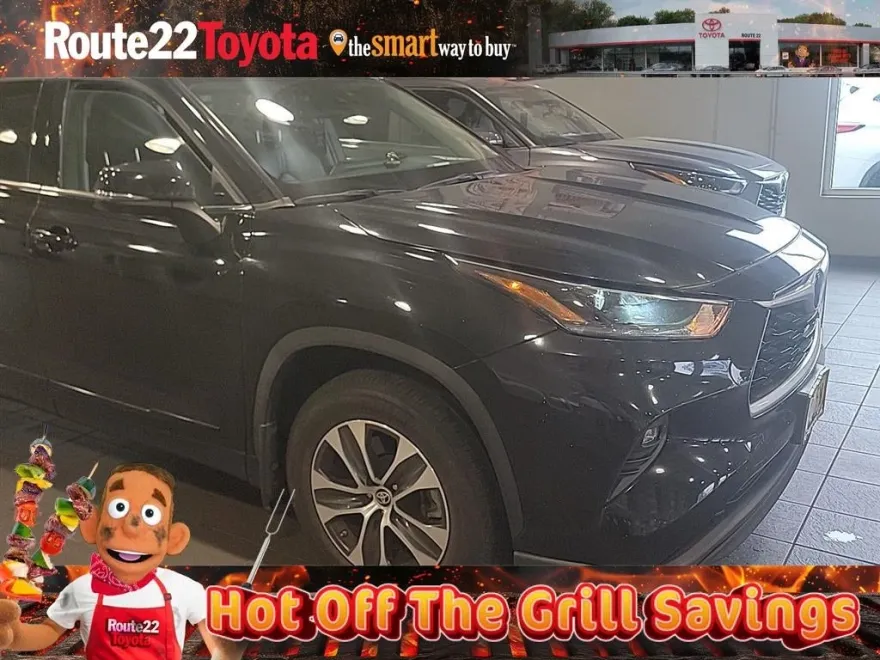 2021 Toyota Highlander XLE photo 1