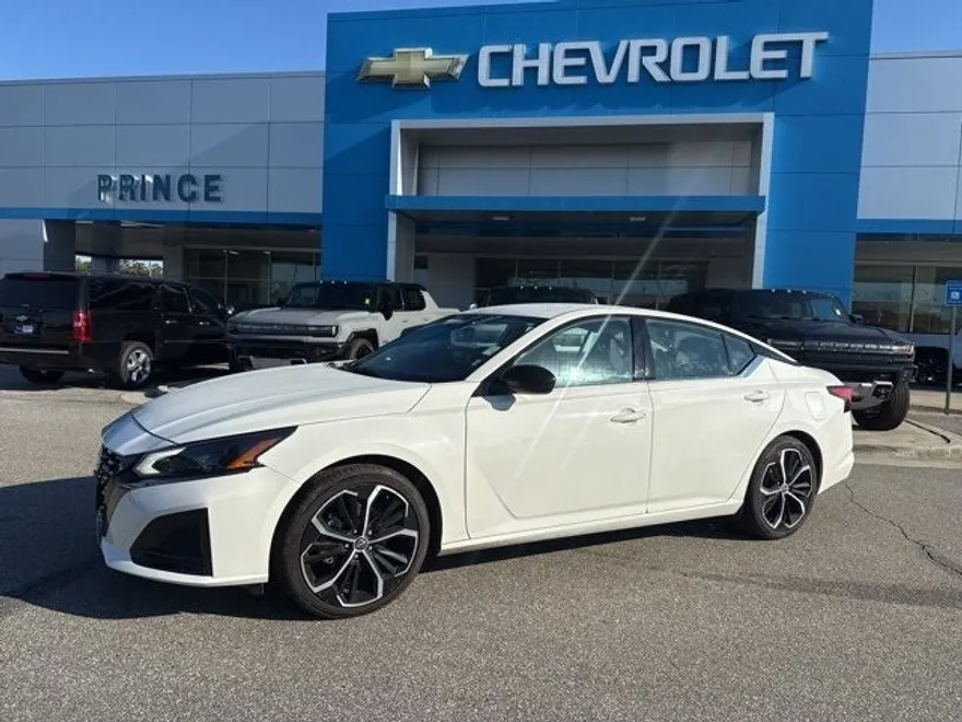 2023 Nissan Altima 2.5 SR photo 1