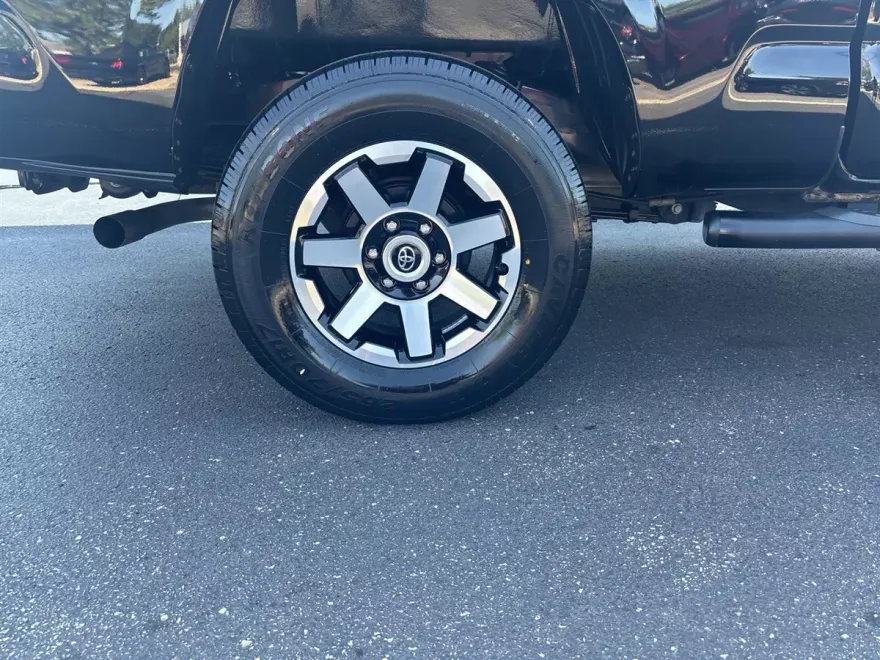 2023 Toyota Tacoma SR photo 1