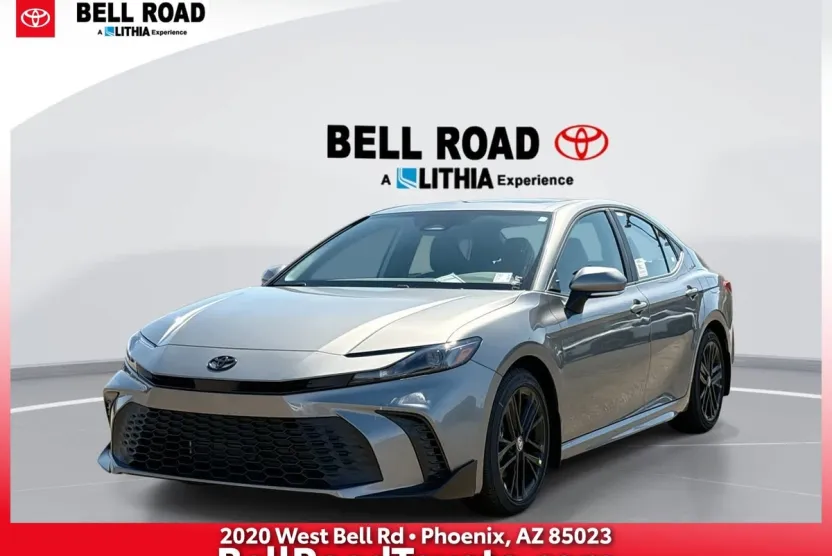 2025 Toyota Camry SE photo 1