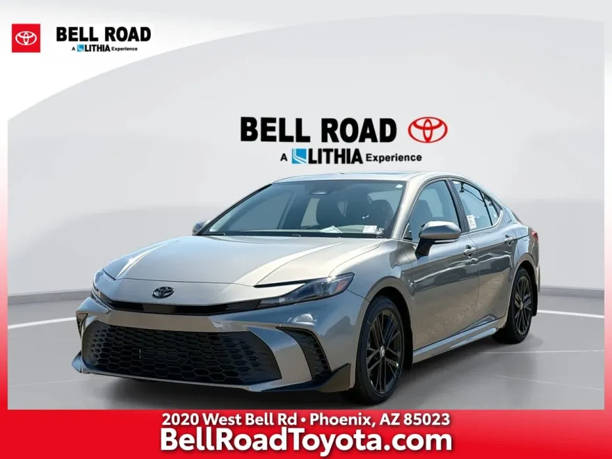 2025 Toyota Camry SE photo 1
