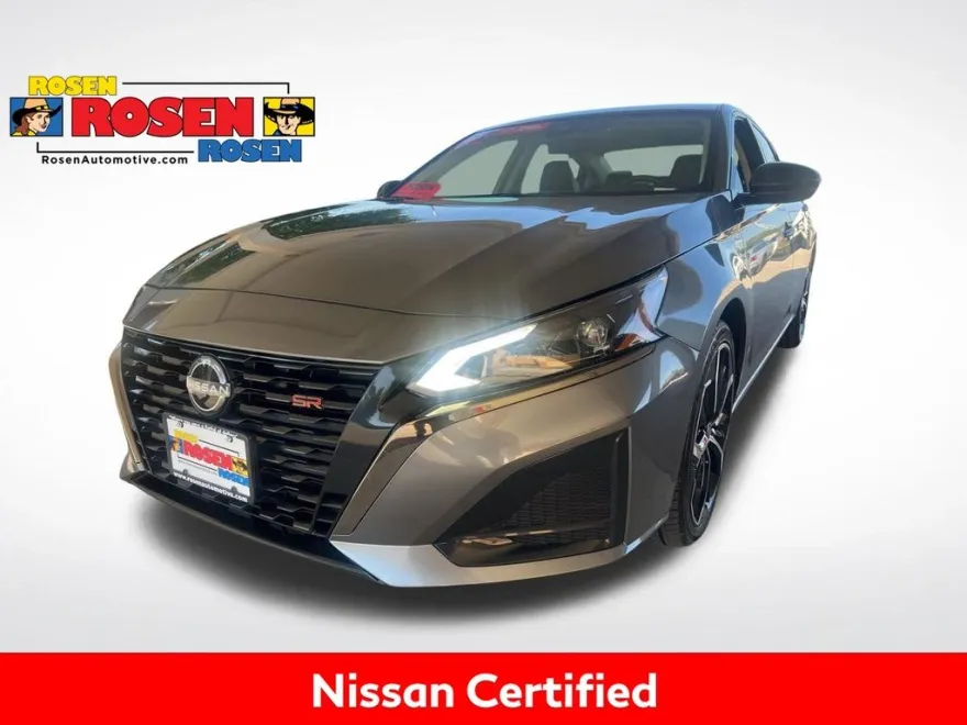 2023 Nissan Altima 2.5 SR photo 1