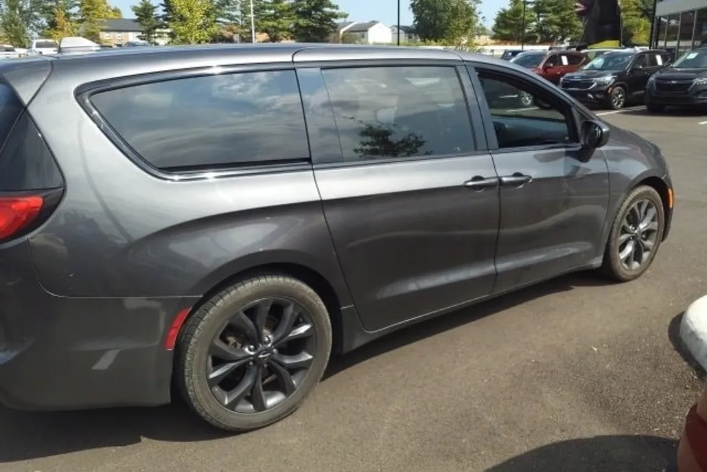 2018 Chrysler Pacifica Touring Plus photo 1