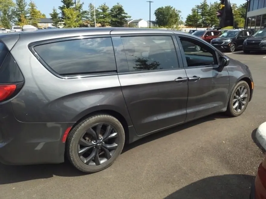 2018 Chrysler Pacifica Touring Plus photo 1