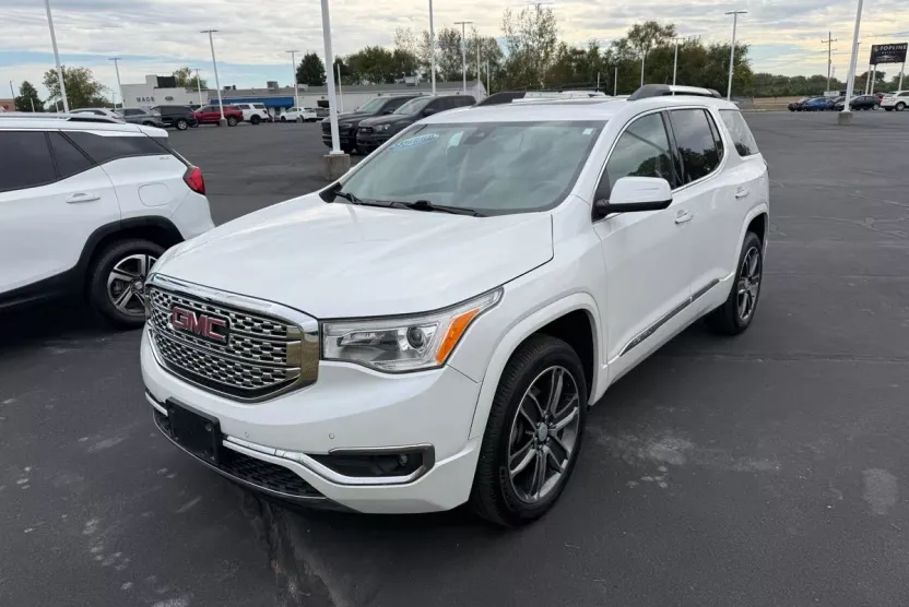 2019 Gmc Acadia Denali photo 1