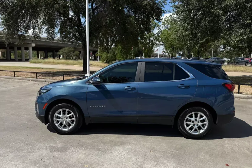 2024 Chevrolet Equinox LT photo 1