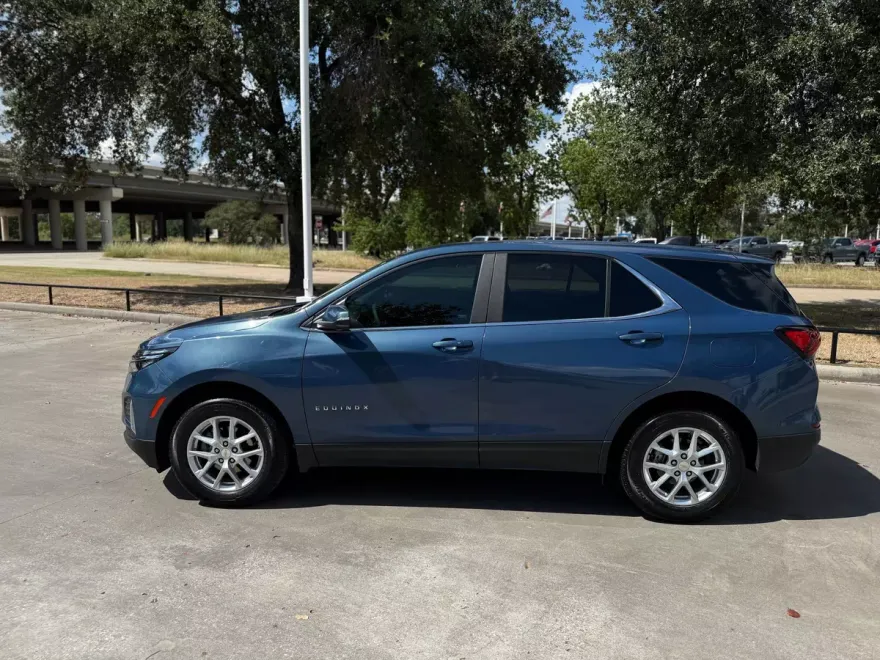 2024 Chevrolet Equinox LT photo 1