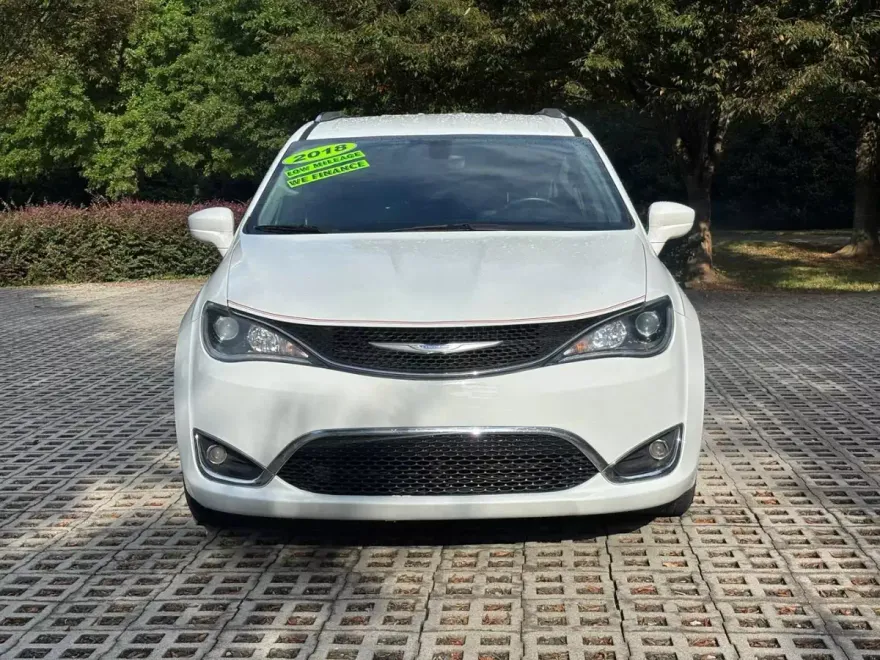 2018 Chrysler Pacifica Touring L photo 1