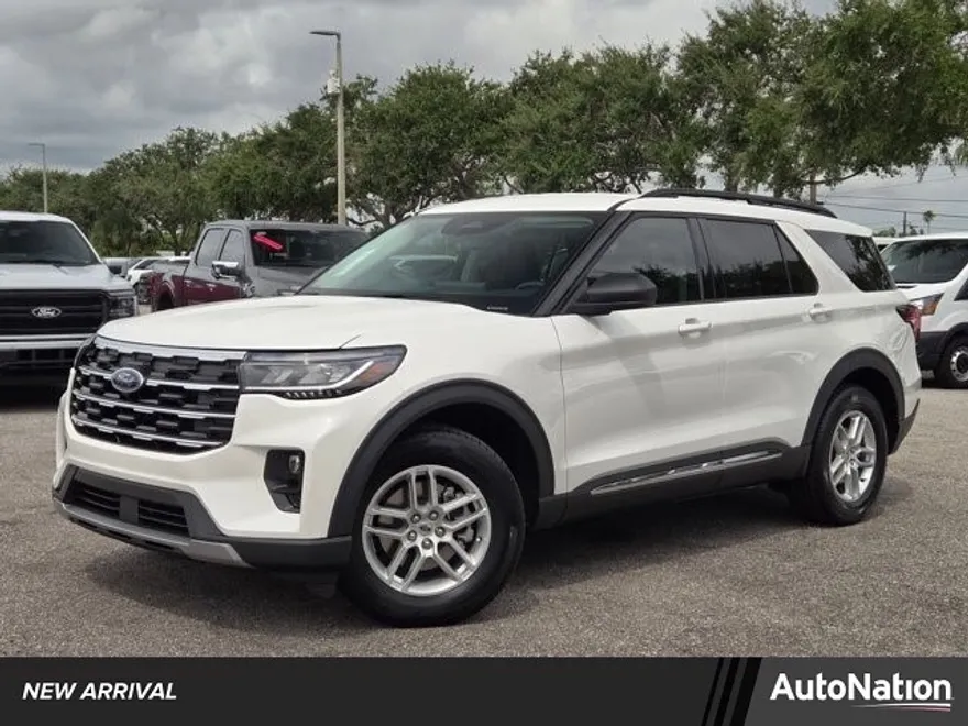 2025 Ford Explorer photo 1