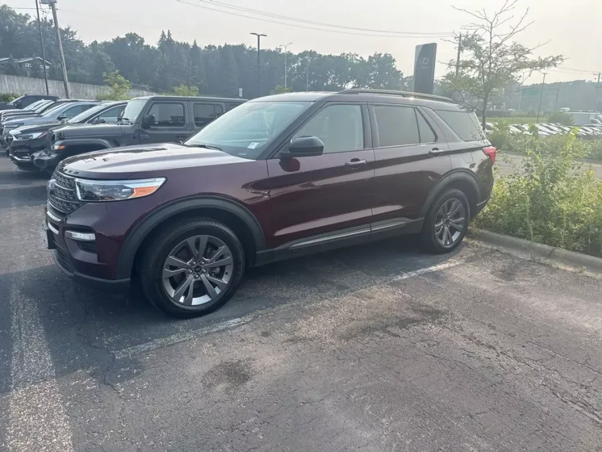 2022 Ford Explorer XLT photo 1