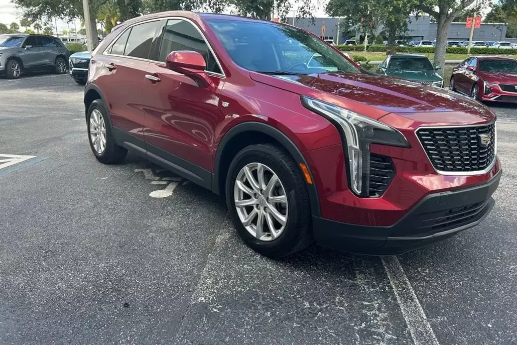 2019 Cadillac XT4 Luxury photo 1