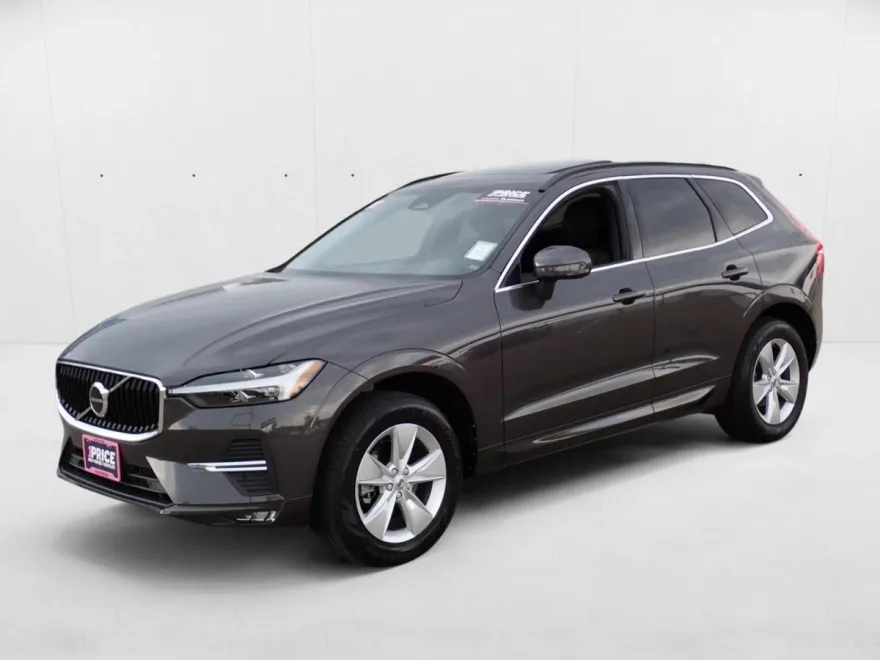 2022 Volvo XC60 B5 Momentum photo 1