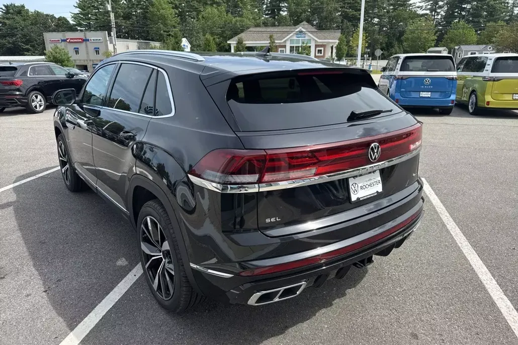 2026 Volkswagen Atlas Cross Sport SEL Premium R-Line photo 1