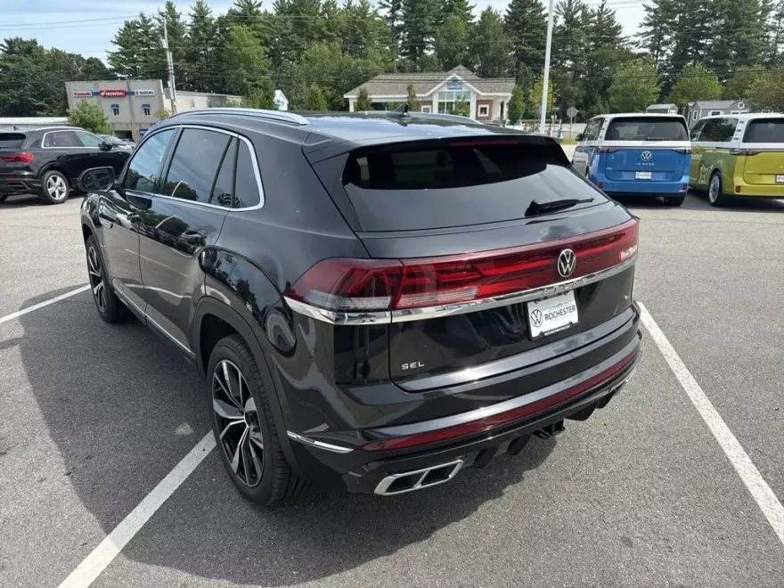 2026 Volkswagen Atlas Cross Sport SEL Premium R-Line photo 1