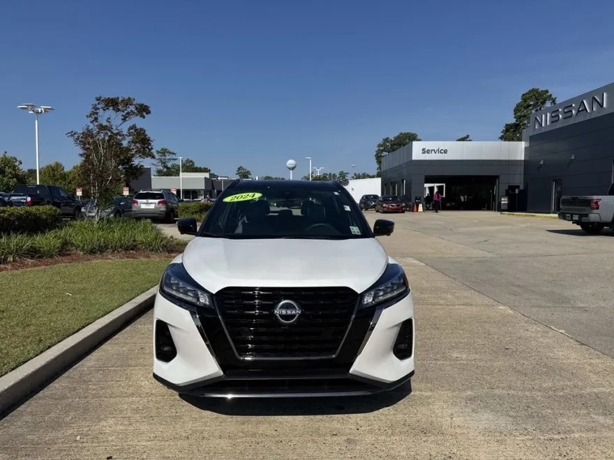 2024 Nissan Kicks SR photo 1