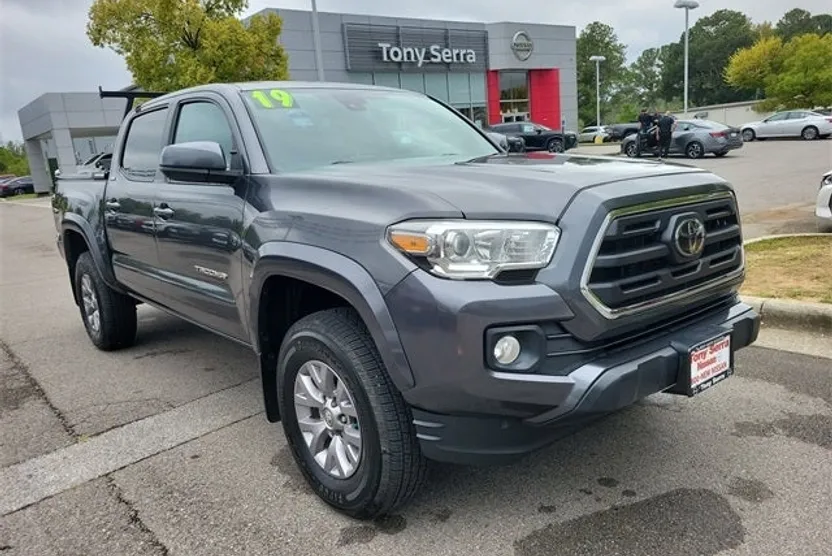 2019 Toyota Tacoma SR5 V6 photo 1