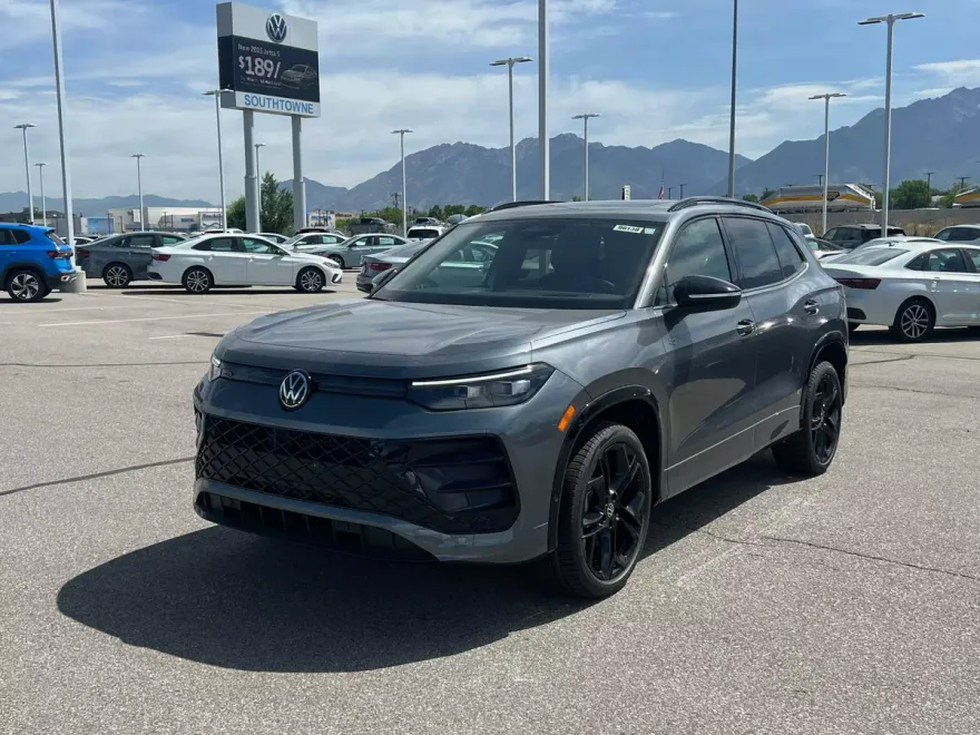 2025 Volkswagen Tiguan SE R-Line Black photo 1