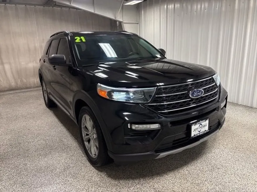 2021 Ford Explorer XLT photo 1