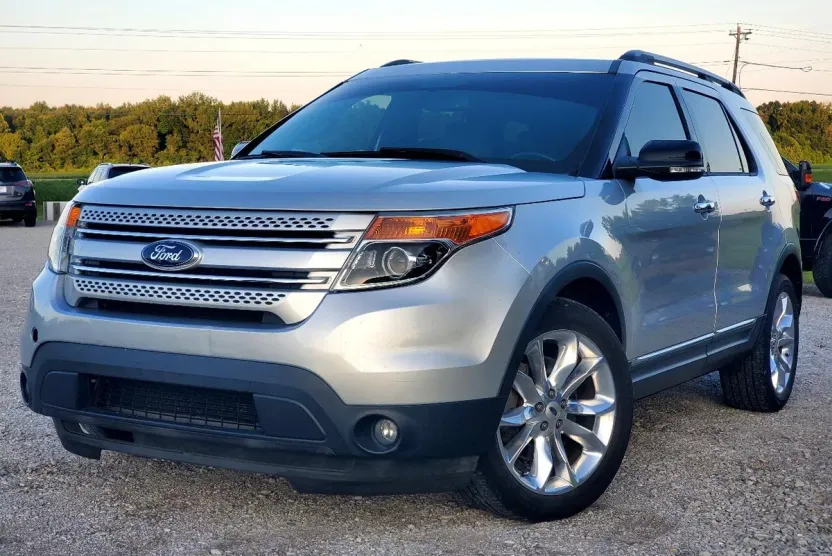 2015 Ford Explorer XLT photo 1