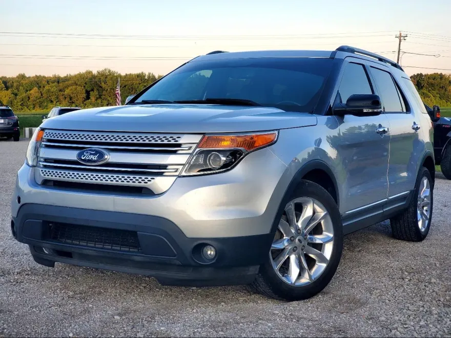 2015 Ford Explorer XLT photo 1