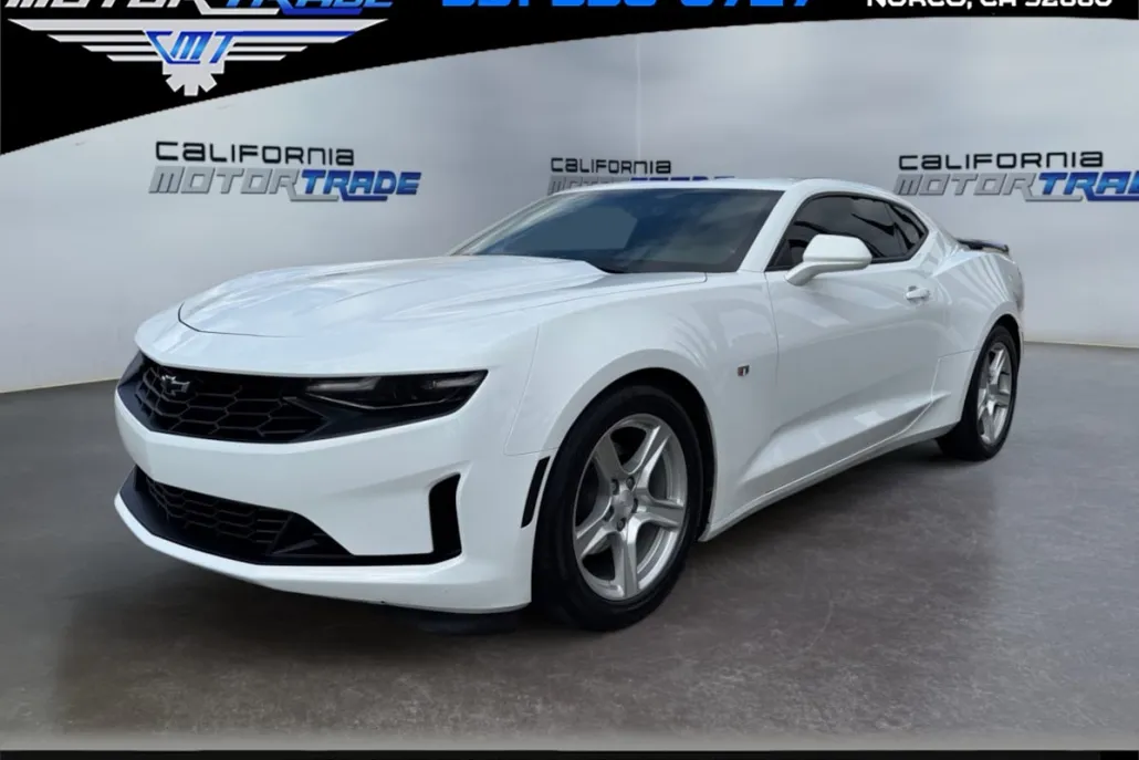 2024 Chevrolet Camaro 1LT photo 1