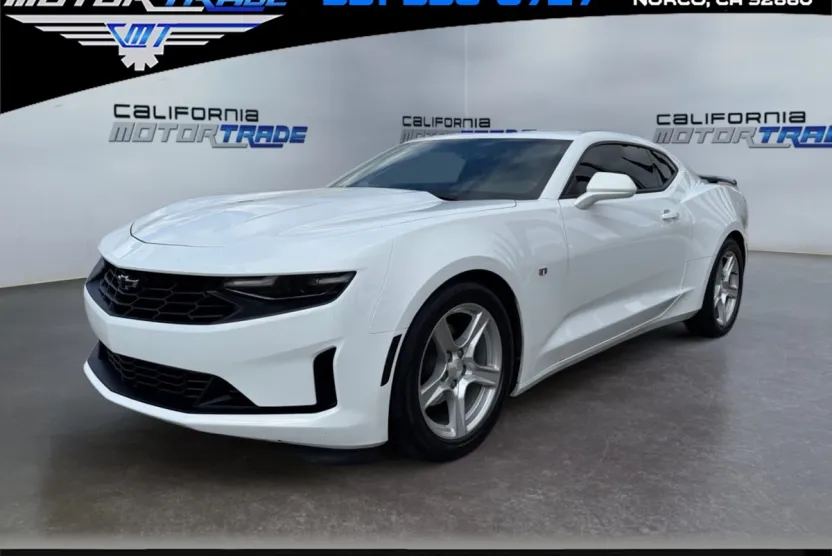 2024 Chevrolet Camaro 1LT photo 1