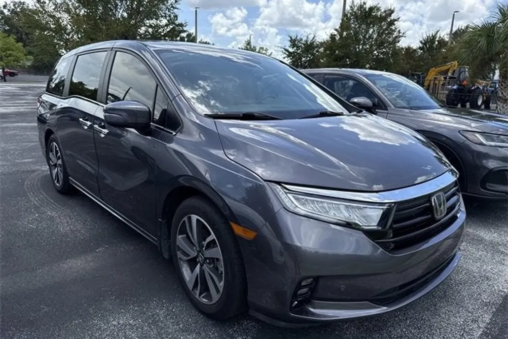 2024 Honda Odyssey Touring photo 1