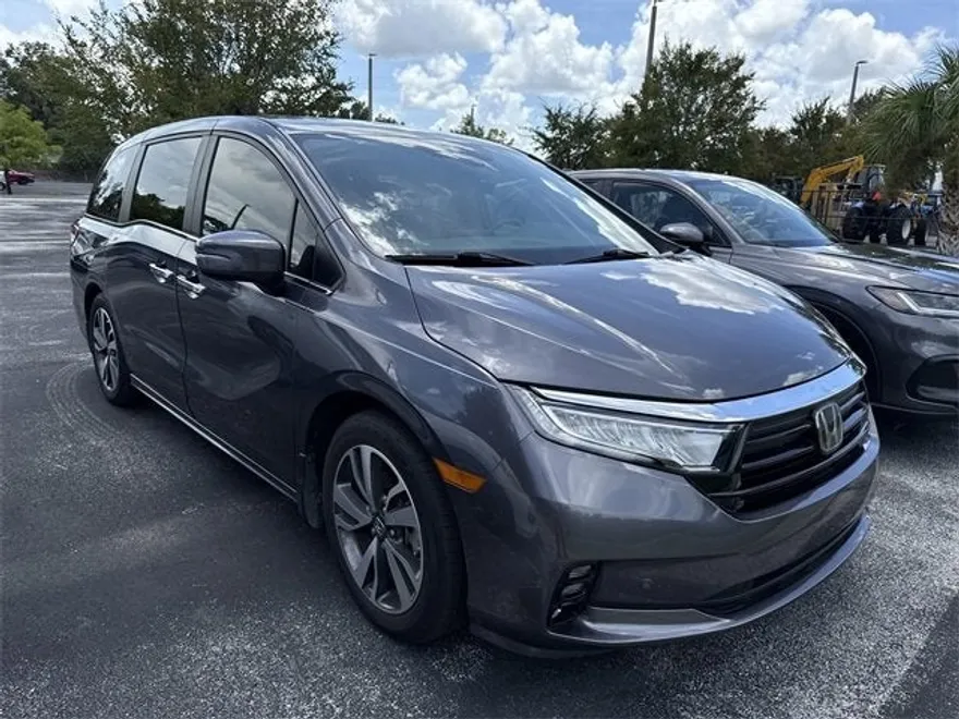 2024 Honda Odyssey Touring photo 1