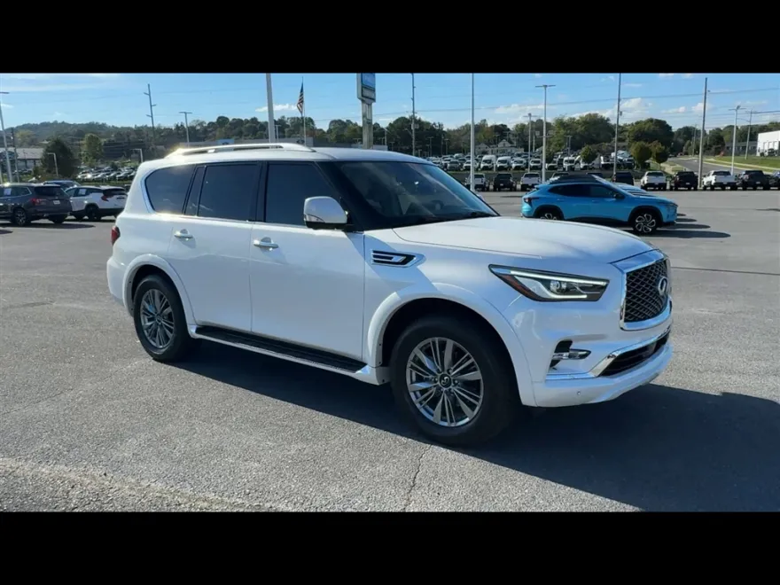 2022 Infiniti QX80 Luxe photo 1