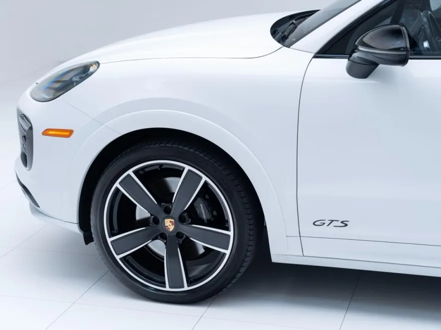 2022 Porsche Cayenne GTS photo 10