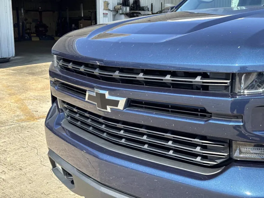 2021 Chevrolet Silverado RST photo 1
