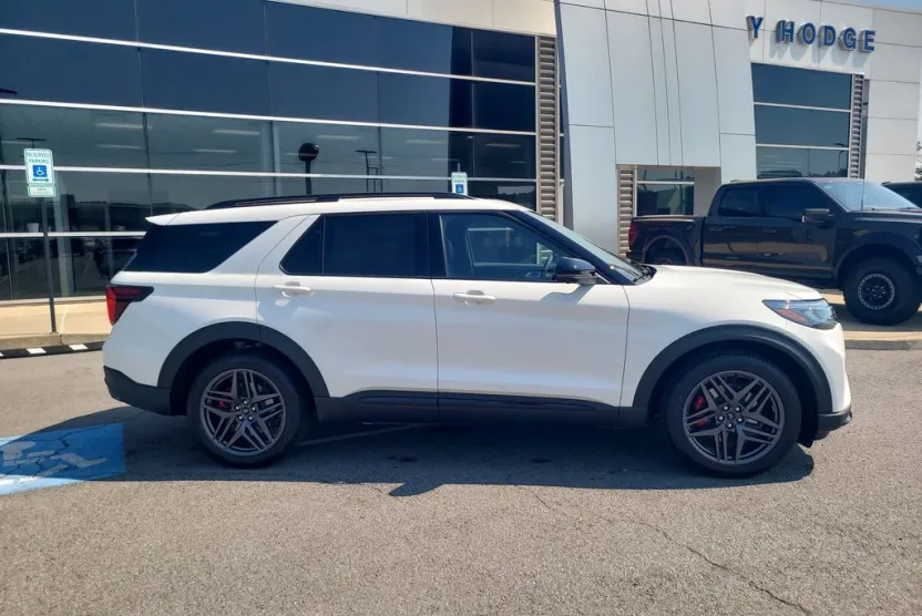 2025 Ford Explorer ST photo 1