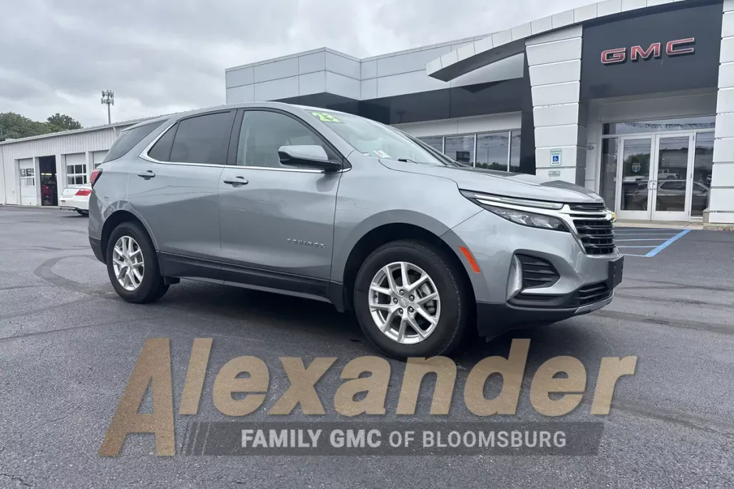 2023 Chevrolet Equinox LT photo 1