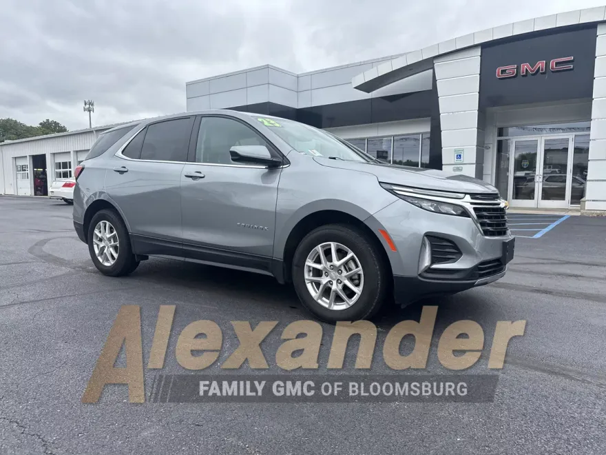 2023 Chevrolet Equinox LT photo 1