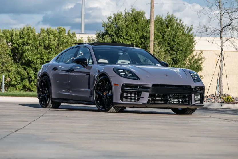 2025 Porsche Panamera 4S E-Hybrid photo 1